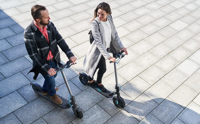 Hulajnoga elektryczna Motus Scooty 10" 2023 - zdjęcie 4