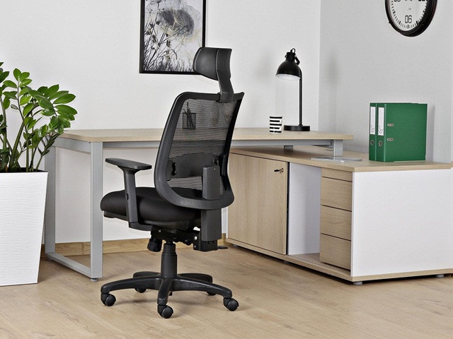 Ergonomiczny fotel biurowy SAGA PLUS czarny - zdjęcie 1