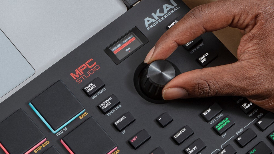 AKAI MPC STUDIO - Kontroler z oprogramowaniem tworzący kompletną stację roboczą typu MPC - zdjęcie 4